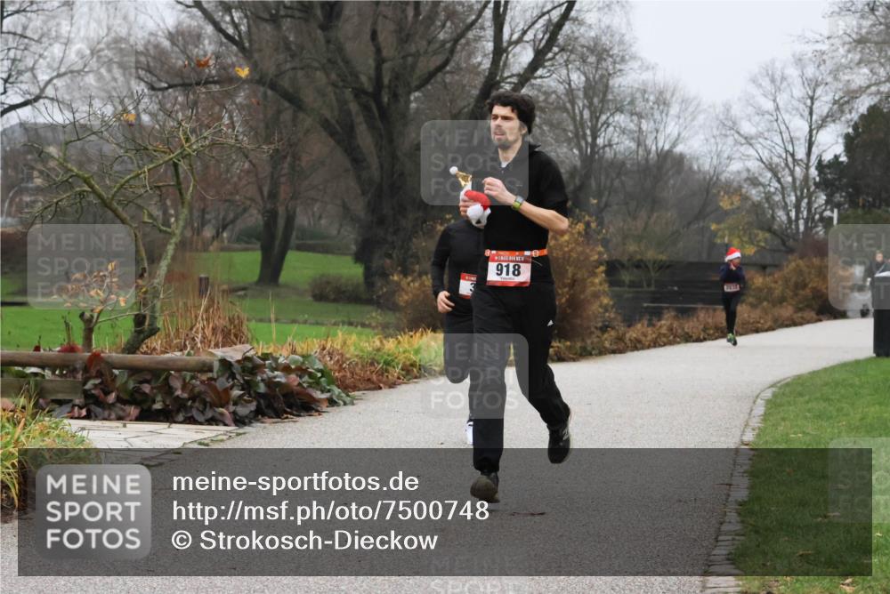 08.12.2024 - St. Pauli X-Mass-Run No. 14 Strokosch-Dieckow http://msf.ph/oto/7500748 08.12.2024 09:44:32 Laufen 918, 2432 meine-sportfotos.de
