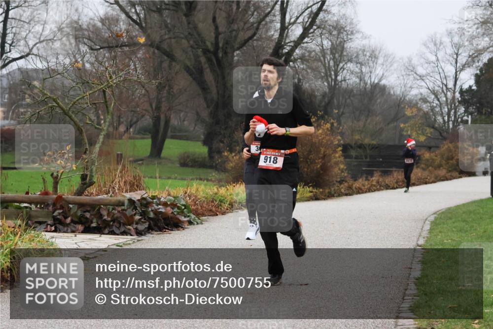08.12.2024 - St. Pauli X-Mass-Run No. 14 Strokosch-Dieckow http://msf.ph/oto/7500755 08.12.2024 09:44:33 Laufen 30, 918, 2832 meine-sportfotos.de