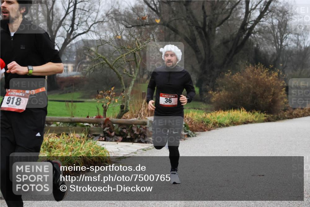 08.12.2024 - St. Pauli X-Mass-Run No. 14 Strokosch-Dieckow http://msf.ph/oto/7500765 08.12.2024 09:44:34 Laufen 14, 918, 14, 36 meine-sportfotos.de