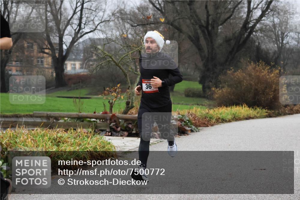 08.12.2024 - St. Pauli X-Mass-Run No. 14 Strokosch-Dieckow http://msf.ph/oto/7500772 08.12.2024 09:44:34 Laufen 36 meine-sportfotos.de