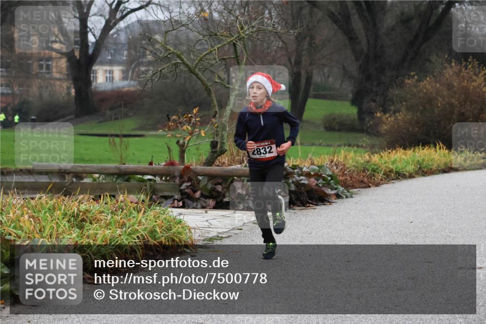 08.12.2024 - St. Pauli X-Mass-Run No. 14 Strokosch-Dieckow http://msf.ph/oto/7500778 08.12.2024 09:44:40 Laufen 14, 2832 meine-sportfotos.de