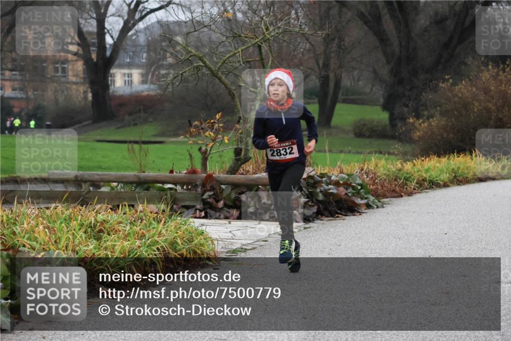 08.12.2024 - St. Pauli X-Mass-Run No. 14 Strokosch-Dieckow http://msf.ph/oto/7500779 08.12.2024 09:44:40 Laufen 14, 2832 meine-sportfotos.de