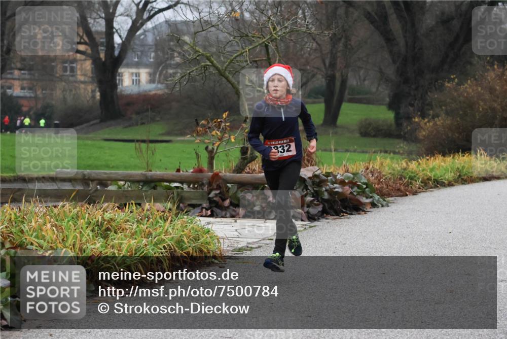 08.12.2024 - St. Pauli X-Mass-Run No. 14 Strokosch-Dieckow http://msf.ph/oto/7500784 08.12.2024 09:44:40 Laufen 14, 332 meine-sportfotos.de