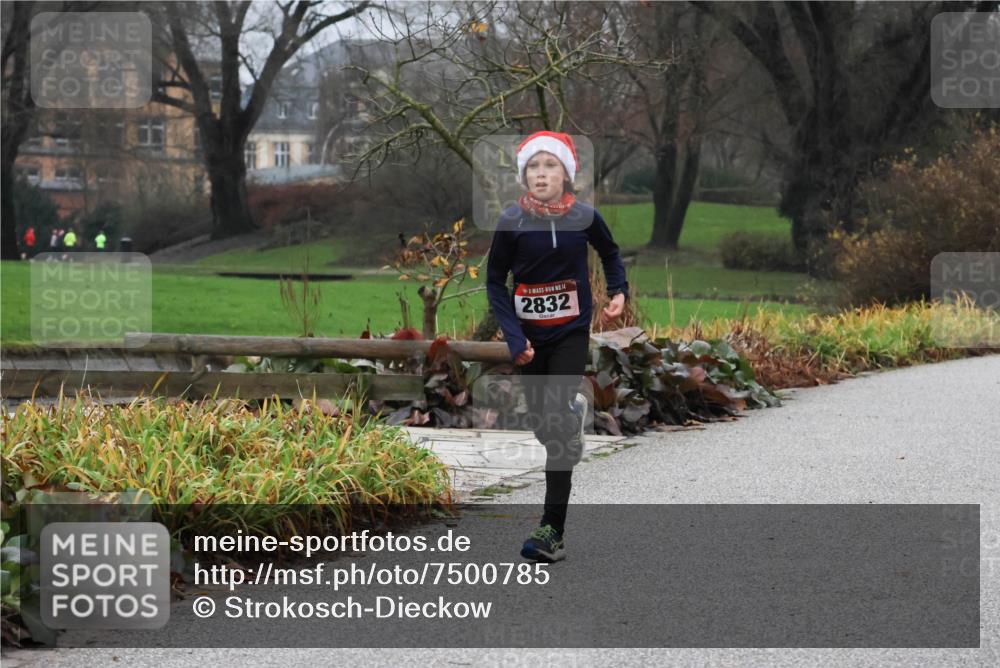 08.12.2024 - St. Pauli X-Mass-Run No. 14 Strokosch-Dieckow http://msf.ph/oto/7500785 08.12.2024 09:44:41 Laufen 14, 2832 meine-sportfotos.de