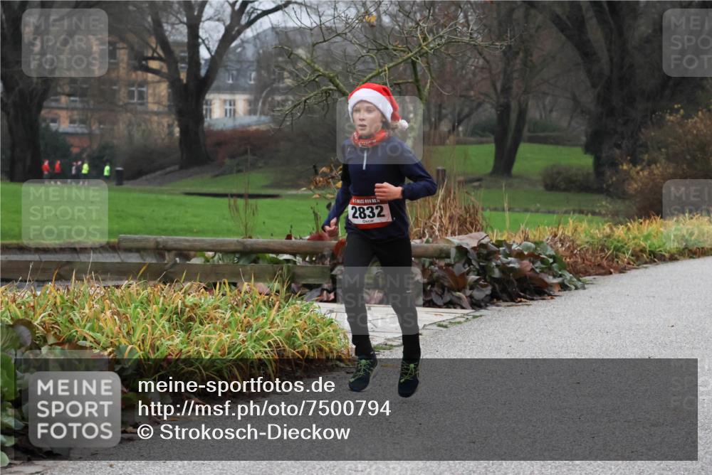 08.12.2024 - St. Pauli X-Mass-Run No. 14 Strokosch-Dieckow http://msf.ph/oto/7500794 08.12.2024 09:44:41 Laufen 2832 meine-sportfotos.de