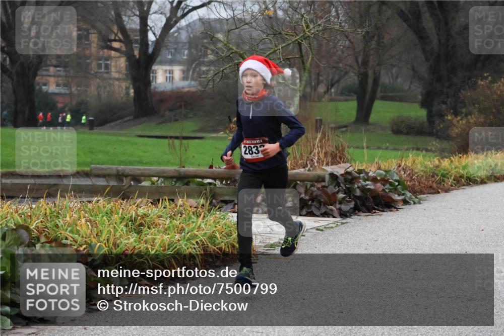 08.12.2024 - St. Pauli X-Mass-Run No. 14 Strokosch-Dieckow http://msf.ph/oto/7500799 08.12.2024 09:44:41 Laufen 14, 283 meine-sportfotos.de