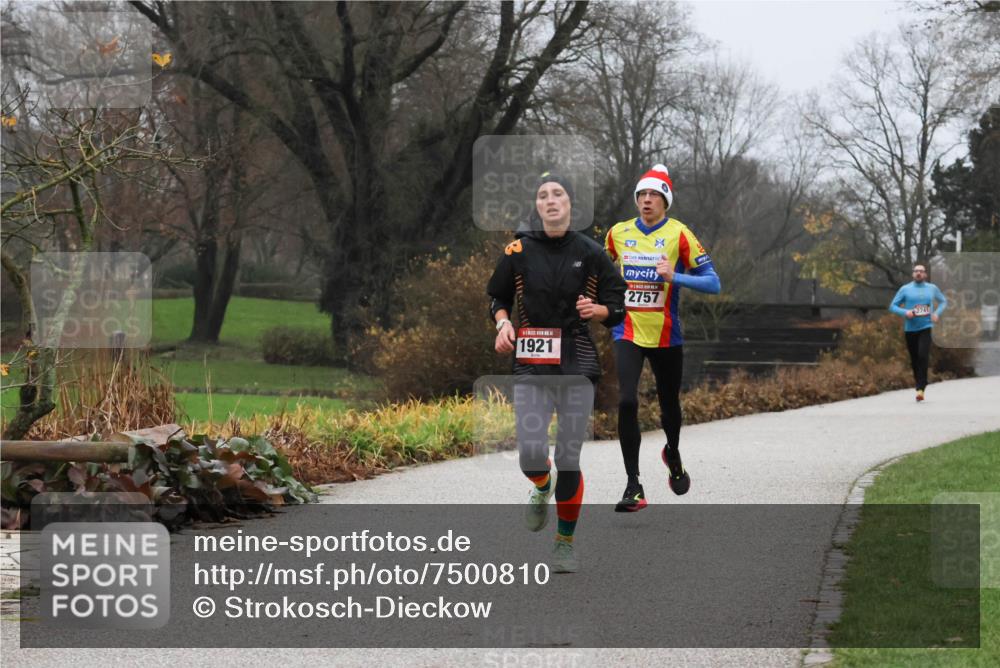 08.12.2024 - St. Pauli X-Mass-Run No. 14 Strokosch-Dieckow http://msf.ph/oto/7500810 08.12.2024 09:44:45 Laufen 1921, 2757, 1972 meine-sportfotos.de