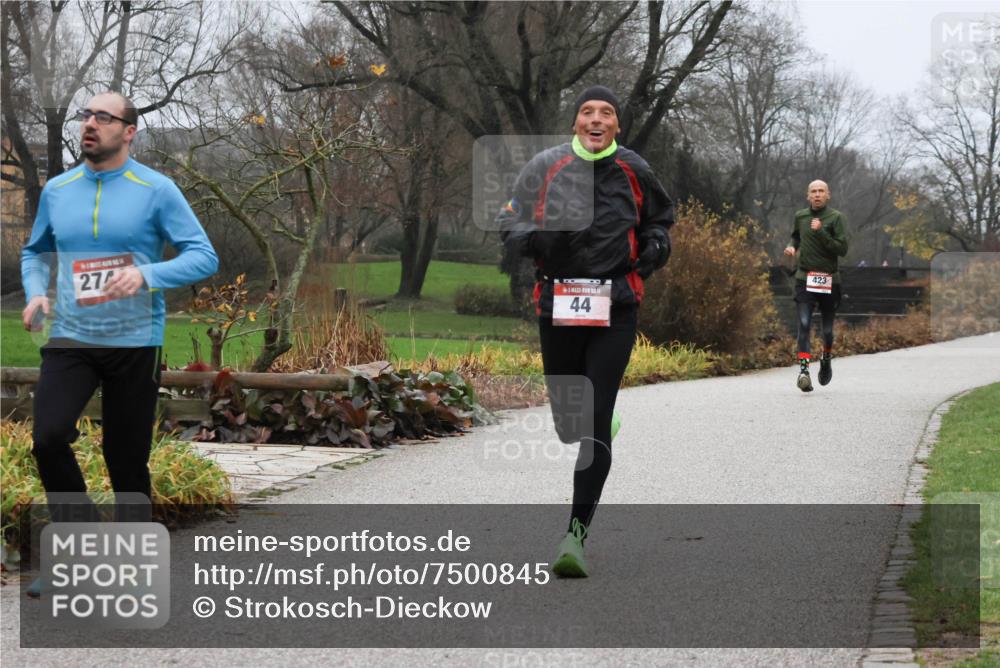 08.12.2024 - St. Pauli X-Mass-Run No. 14 Strokosch-Dieckow http://msf.ph/oto/7500845 08.12.2024 09:44:55 Laufen 27, 1, 44, 423, 425 meine-sportfotos.de