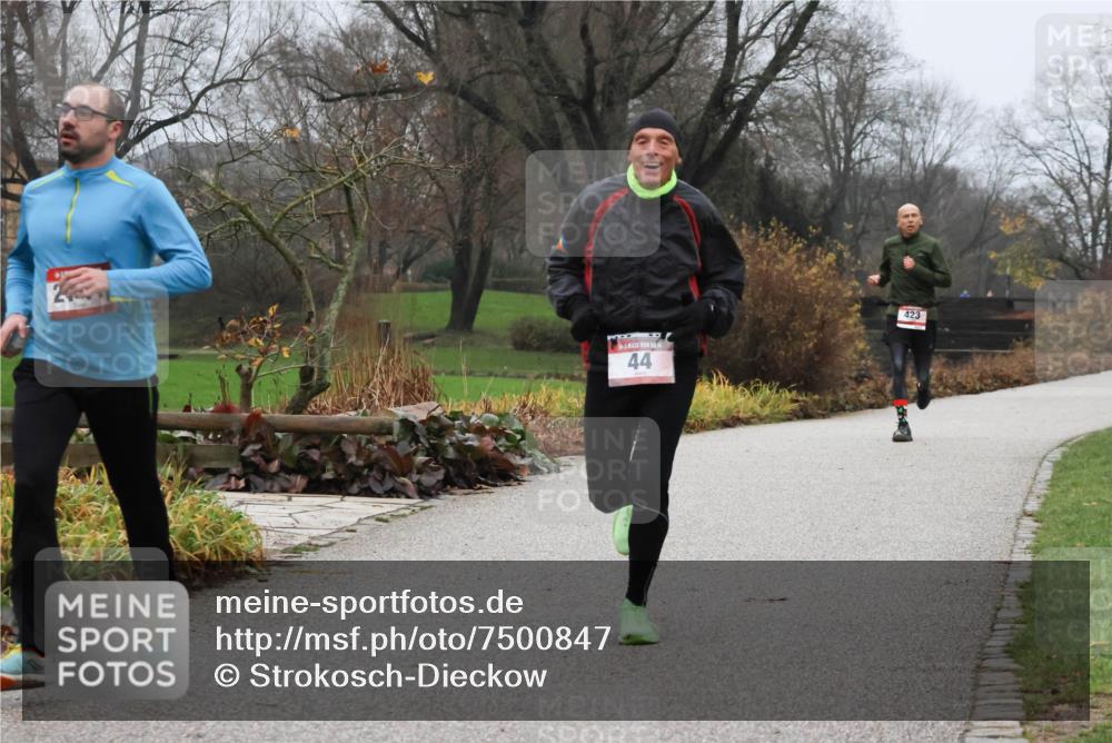 08.12.2024 - St. Pauli X-Mass-Run No. 14 Strokosch-Dieckow http://msf.ph/oto/7500847 08.12.2024 09:44:55 Laufen 2, 44, 423 meine-sportfotos.de