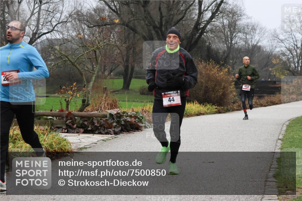 08.12.2024 - St. Pauli X-Mass-Run No. 14 Strokosch-Dieckow http://msf.ph/oto/7500850 08.12.2024 09:44:55 Laufen 44, 423 meine-sportfotos.de