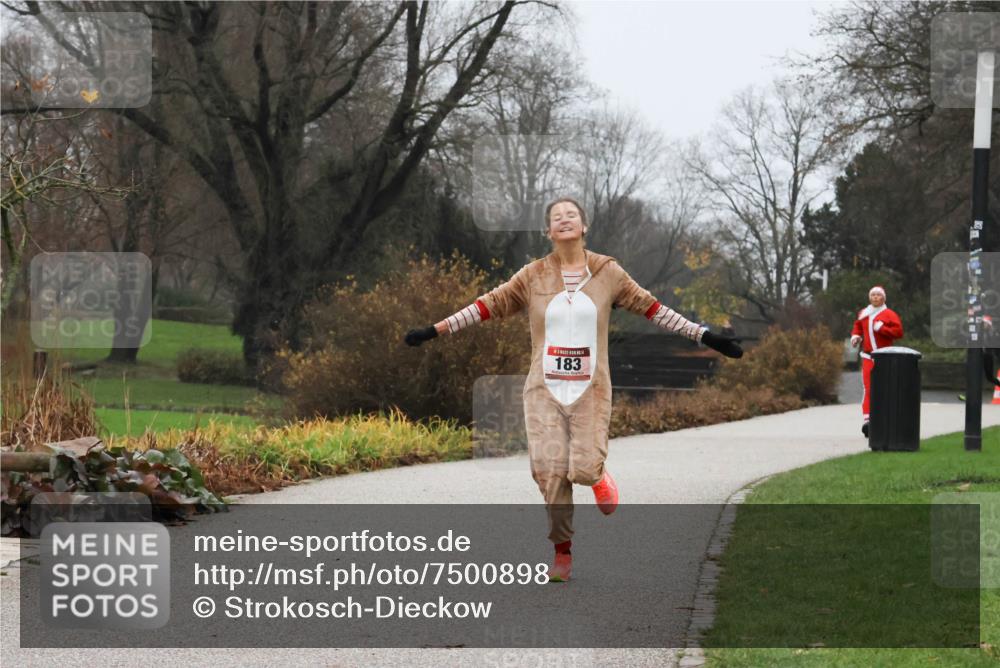 08.12.2024 - St. Pauli X-Mass-Run No. 14 Strokosch-Dieckow http://msf.ph/oto/7500898 08.12.2024 09:45:13 Laufen 183 meine-sportfotos.de