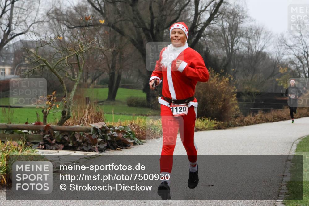 08.12.2024 - St. Pauli X-Mass-Run No. 14 Strokosch-Dieckow http://msf.ph/oto/7500930 08.12.2024 09:45:22 Laufen 14, 1120 meine-sportfotos.de