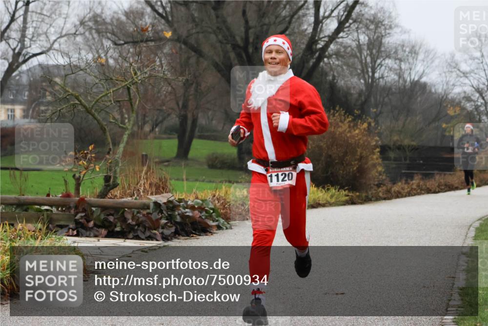08.12.2024 - St. Pauli X-Mass-Run No. 14 Strokosch-Dieckow http://msf.ph/oto/7500934 08.12.2024 09:45:22 Laufen 14, 1120 meine-sportfotos.de