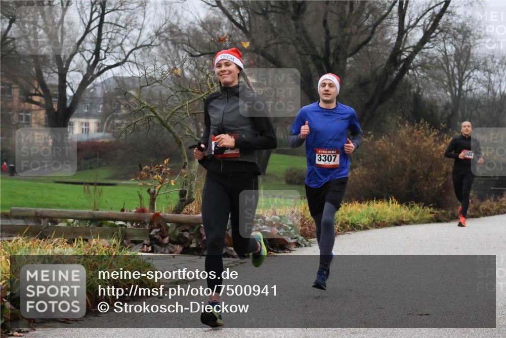 08.12.2024 - St. Pauli X-Mass-Run No. 14 Strokosch-Dieckow http://msf.ph/oto/7500941 08.12.2024 09:45:30 Laufen 3307, 2084 meine-sportfotos.de