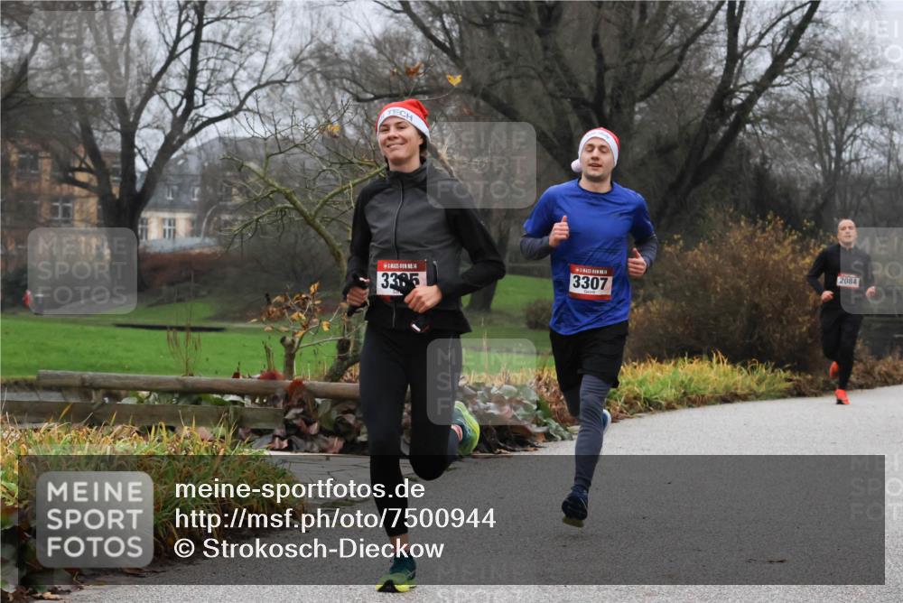 08.12.2024 - St. Pauli X-Mass-Run No. 14 Strokosch-Dieckow http://msf.ph/oto/7500944 08.12.2024 09:45:30 Laufen 14, 3385, 4, 3307, 2084 meine-sportfotos.de
