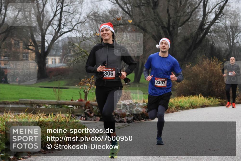 08.12.2024 - St. Pauli X-Mass-Run No. 14 Strokosch-Dieckow http://msf.ph/oto/7500950 08.12.2024 09:45:30 Laufen 14, 305, 3307, 208 meine-sportfotos.de