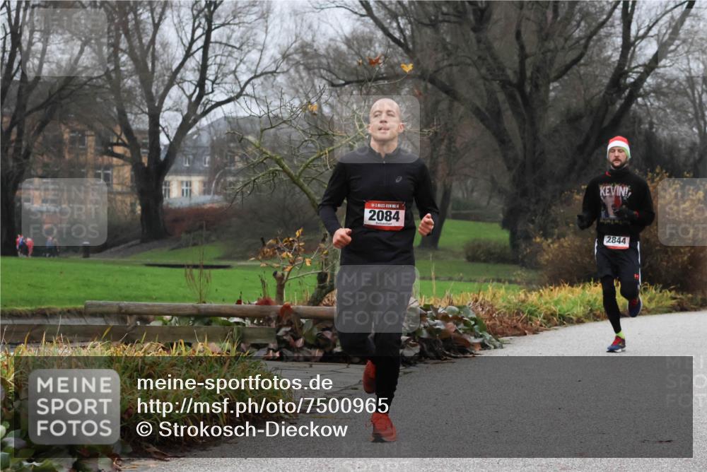 08.12.2024 - St. Pauli X-Mass-Run No. 14 Strokosch-Dieckow http://msf.ph/oto/7500965 08.12.2024 09:45:35 Laufen 4, 2084, 2844 meine-sportfotos.de
