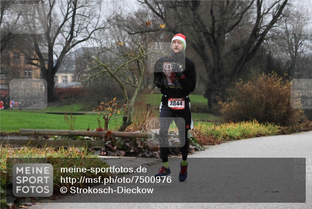 08.12.2024 - St. Pauli X-Mass-Run No. 14 Strokosch-Dieckow http://msf.ph/oto/7500976 08.12.2024 09:45:37 Laufen 2844 meine-sportfotos.de