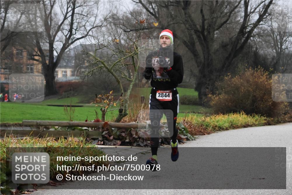 08.12.2024 - St. Pauli X-Mass-Run No. 14 Strokosch-Dieckow http://msf.ph/oto/7500978 08.12.2024 09:45:37 Laufen 2844 meine-sportfotos.de