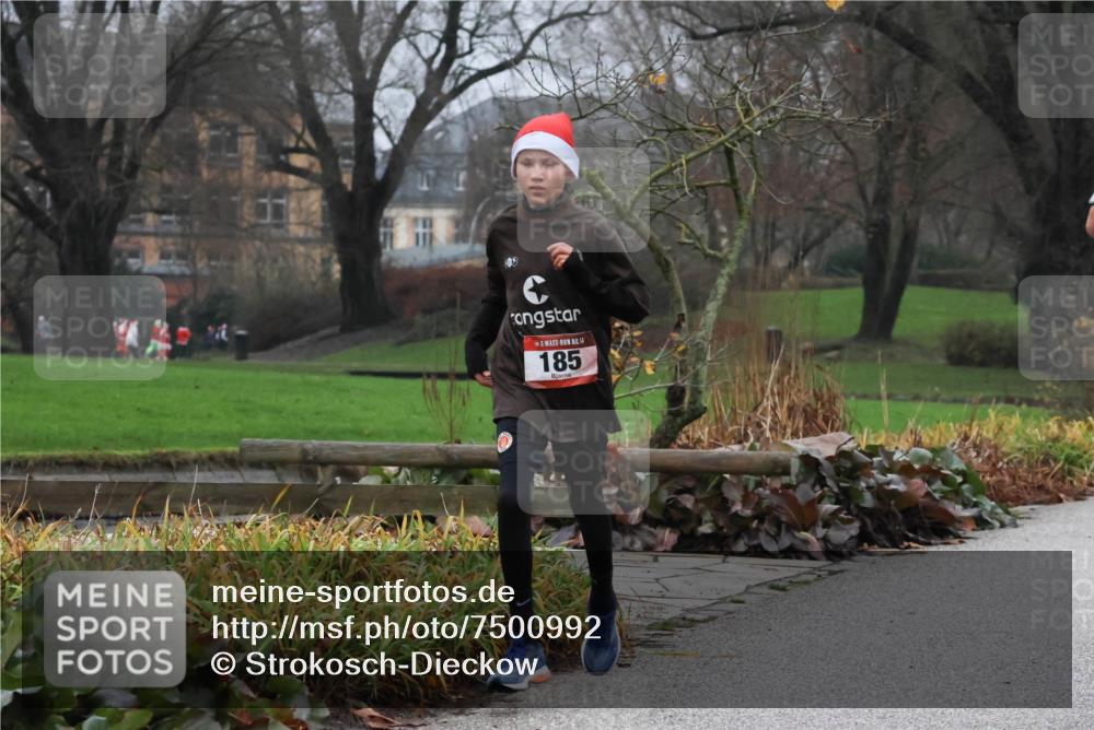 08.12.2024 - St. Pauli X-Mass-Run No. 14 Strokosch-Dieckow http://msf.ph/oto/7500992 08.12.2024 09:45:48 Laufen 14, 185 meine-sportfotos.de