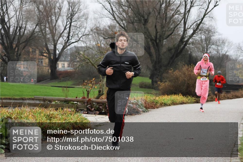 08.12.2024 - St. Pauli X-Mass-Run No. 14 Strokosch-Dieckow http://msf.ph/oto/7501038 08.12.2024 09:46:09 Laufen 859, 1948 meine-sportfotos.de
