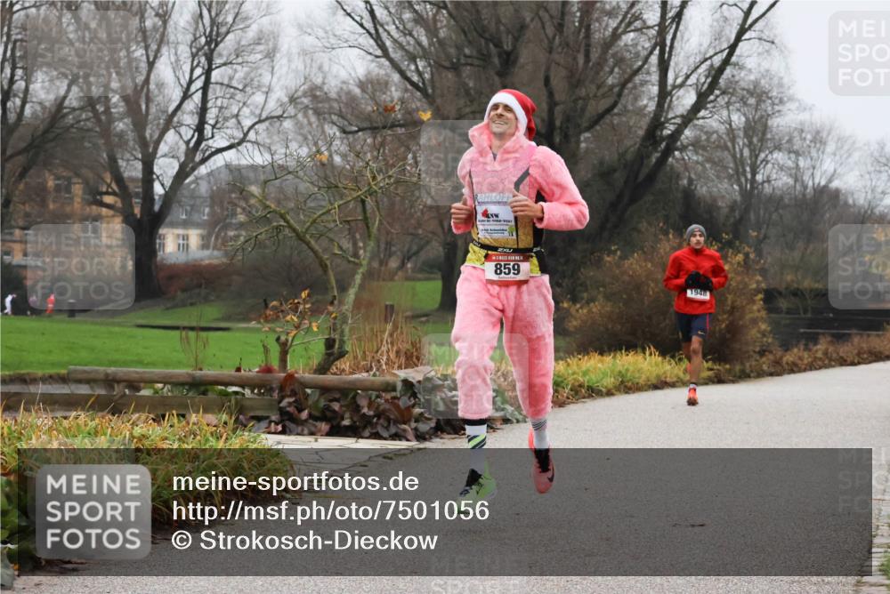 08.12.2024 - St. Pauli X-Mass-Run No. 14 Strokosch-Dieckow http://msf.ph/oto/7501056 08.12.2024 09:46:12 Laufen 14, 859, 1948 meine-sportfotos.de