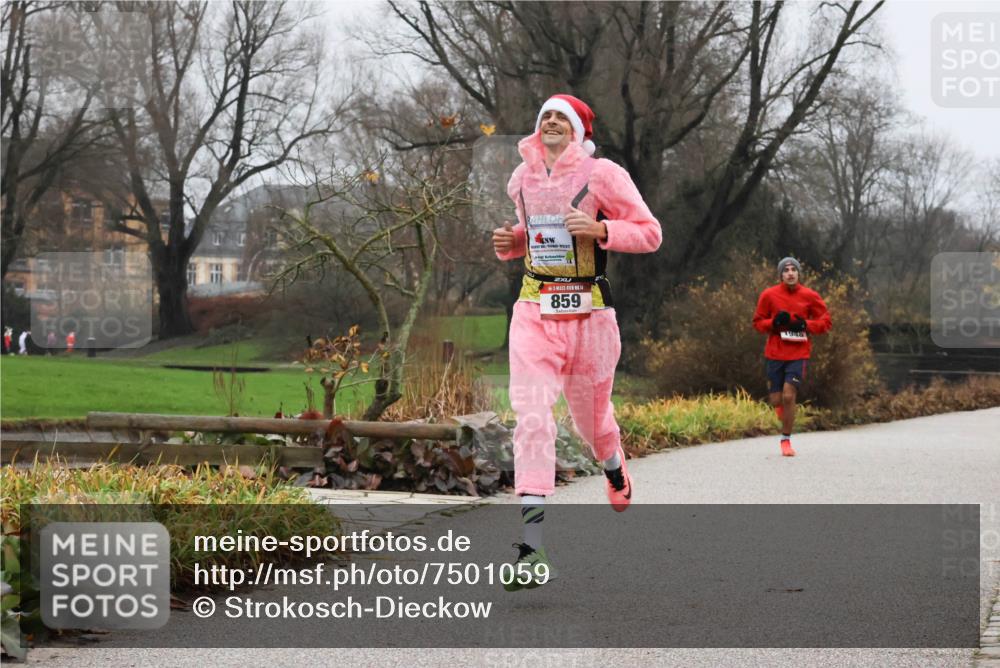 08.12.2024 - St. Pauli X-Mass-Run No. 14 Strokosch-Dieckow http://msf.ph/oto/7501059 08.12.2024 09:46:12 Laufen 14, 859, 1948 meine-sportfotos.de