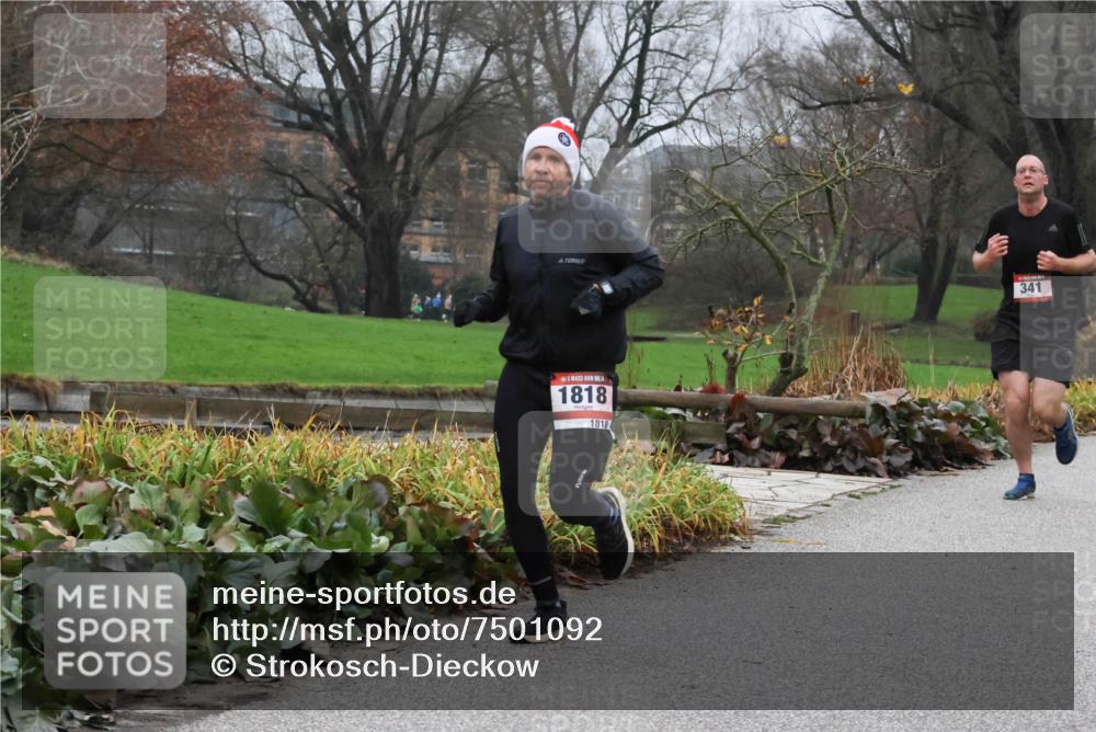 08.12.2024 - St. Pauli X-Mass-Run No. 14 Strokosch-Dieckow http://msf.ph/oto/7501092 08.12.2024 09:46:26 Laufen 1818, 1818, 341 meine-sportfotos.de