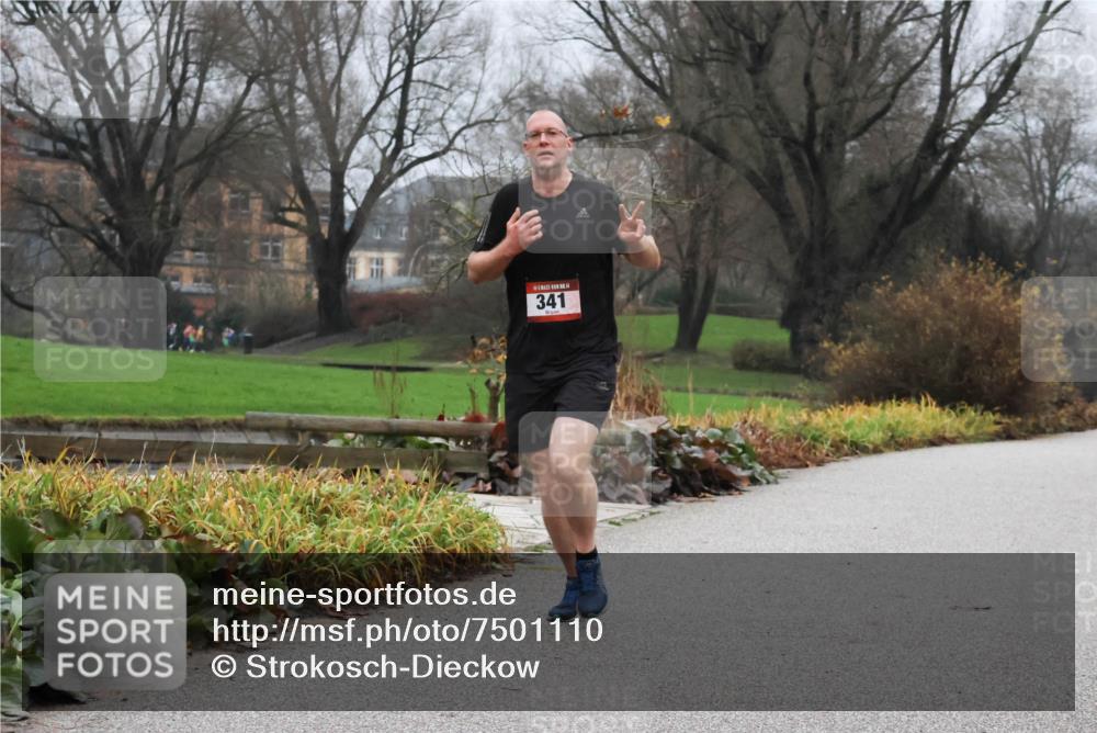 08.12.2024 - St. Pauli X-Mass-Run No. 14 Strokosch-Dieckow http://msf.ph/oto/7501110 08.12.2024 09:46:28 Laufen 341 meine-sportfotos.de