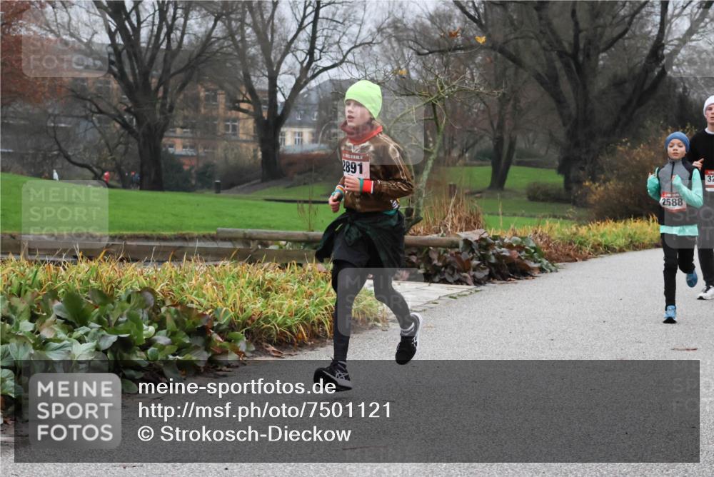 08.12.2024 - St. Pauli X-Mass-Run No. 14 Strokosch-Dieckow http://msf.ph/oto/7501121 08.12.2024 09:46:35 Laufen 2891, 2588, 32 meine-sportfotos.de
