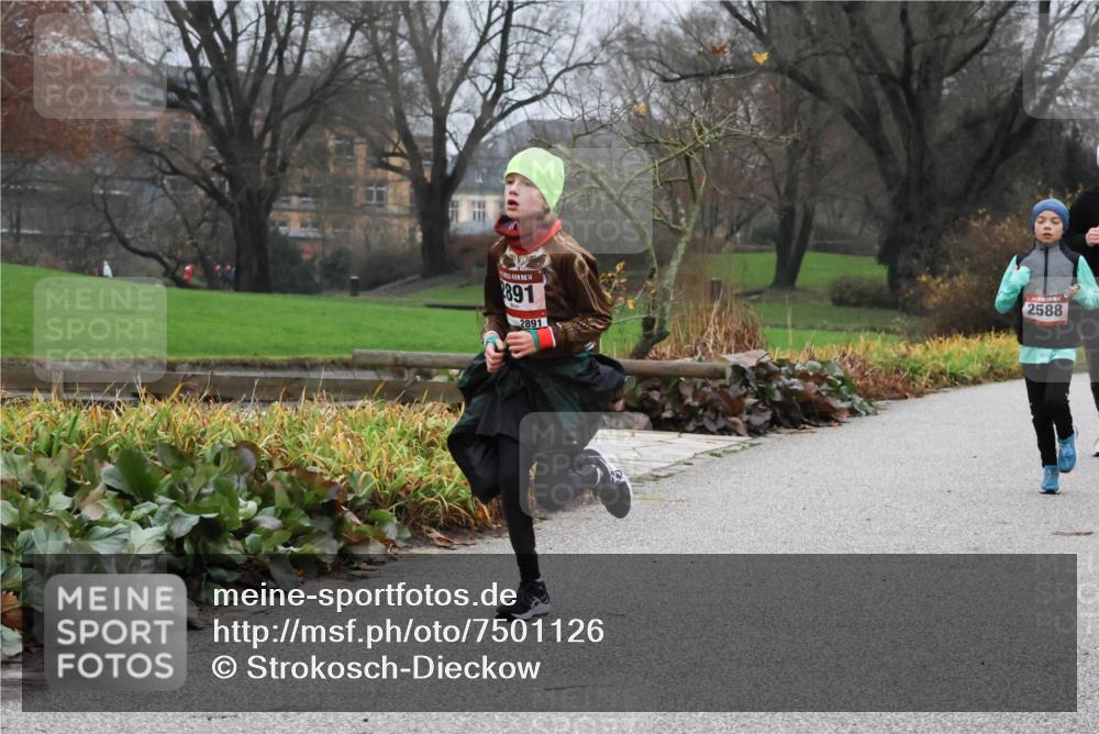 08.12.2024 - St. Pauli X-Mass-Run No. 14 Strokosch-Dieckow http://msf.ph/oto/7501126 08.12.2024 09:46:35 Laufen 891, 2891, 2588 meine-sportfotos.de