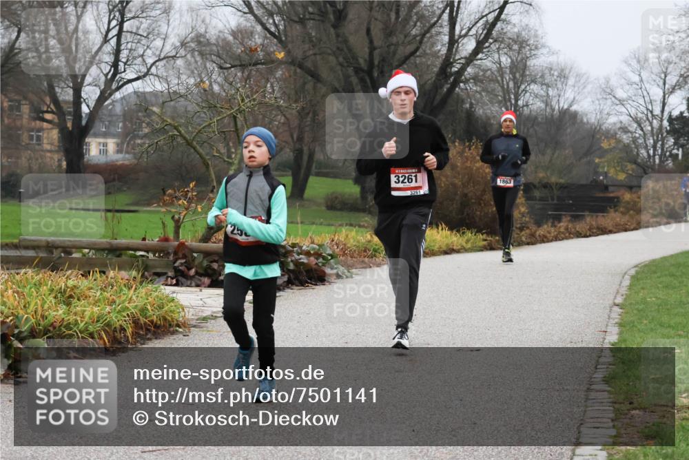 08.12.2024 - St. Pauli X-Mass-Run No. 14 Strokosch-Dieckow http://msf.ph/oto/7501141 08.12.2024 09:46:36 Laufen 3261, 3261, 1863 meine-sportfotos.de