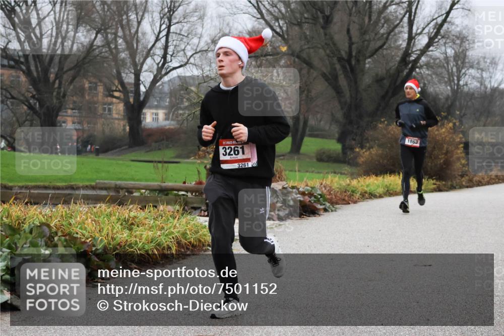 08.12.2024 - St. Pauli X-Mass-Run No. 14 Strokosch-Dieckow http://msf.ph/oto/7501152 08.12.2024 09:46:37 Laufen 3261, 3261, 1863 meine-sportfotos.de
