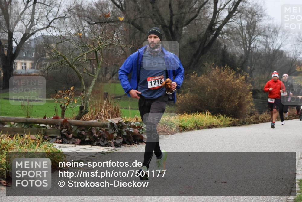 08.12.2024 - St. Pauli X-Mass-Run No. 14 Strokosch-Dieckow http://msf.ph/oto/7501177 08.12.2024 09:46:49 Laufen 1718, 1946 meine-sportfotos.de