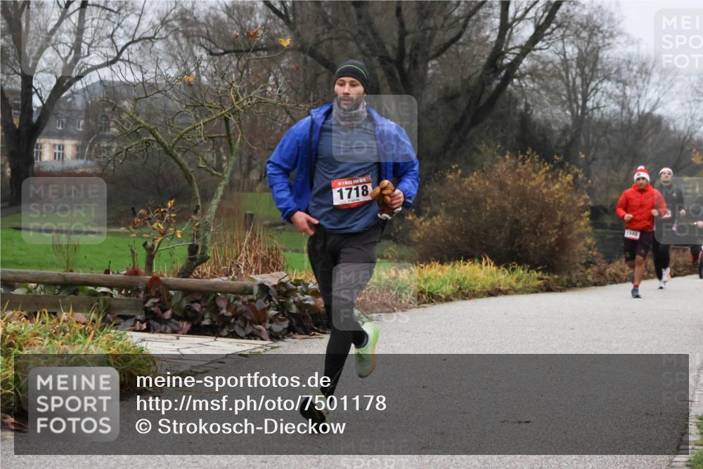 08.12.2024 - St. Pauli X-Mass-Run No. 14 Strokosch-Dieckow http://msf.ph/oto/7501178 08.12.2024 09:46:49 Laufen 1718, 1946 meine-sportfotos.de