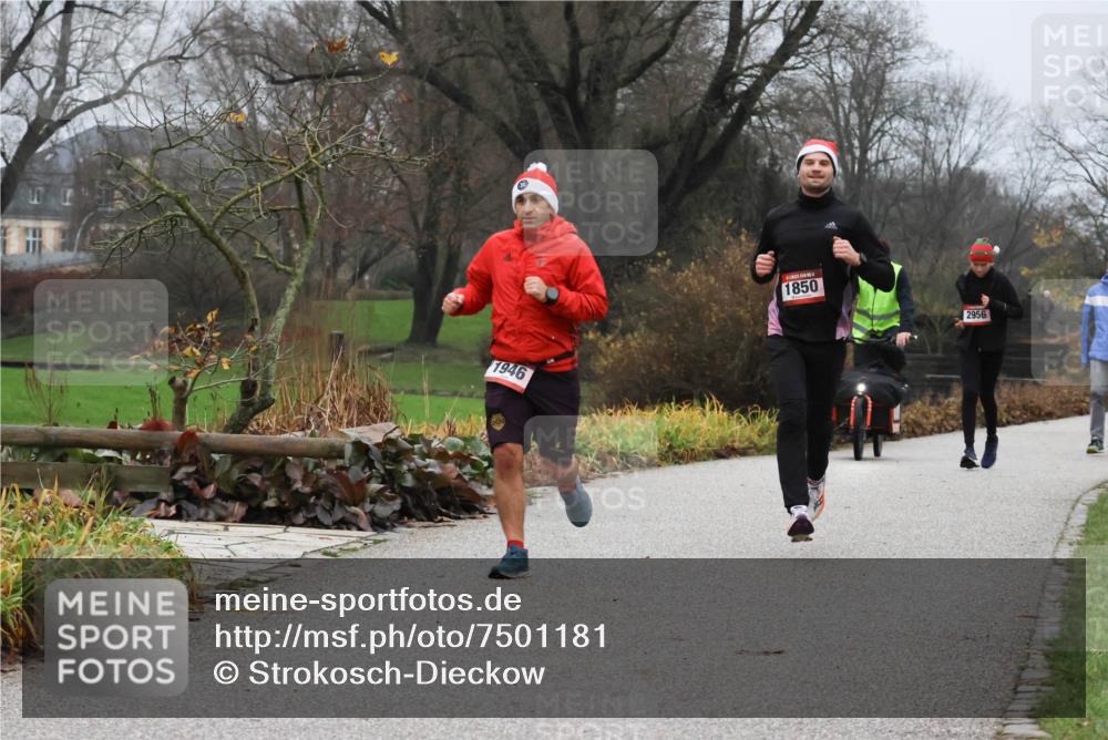 08.12.2024 - St. Pauli X-Mass-Run No. 14 Strokosch-Dieckow http://msf.ph/oto/7501181 08.12.2024 09:46:54 Laufen 1946, 1850, 2956 meine-sportfotos.de