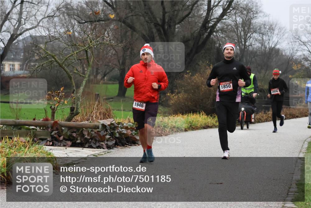 08.12.2024 - St. Pauli X-Mass-Run No. 14 Strokosch-Dieckow http://msf.ph/oto/7501185 08.12.2024 09:46:54 Laufen 1946, 1850, 2956 meine-sportfotos.de
