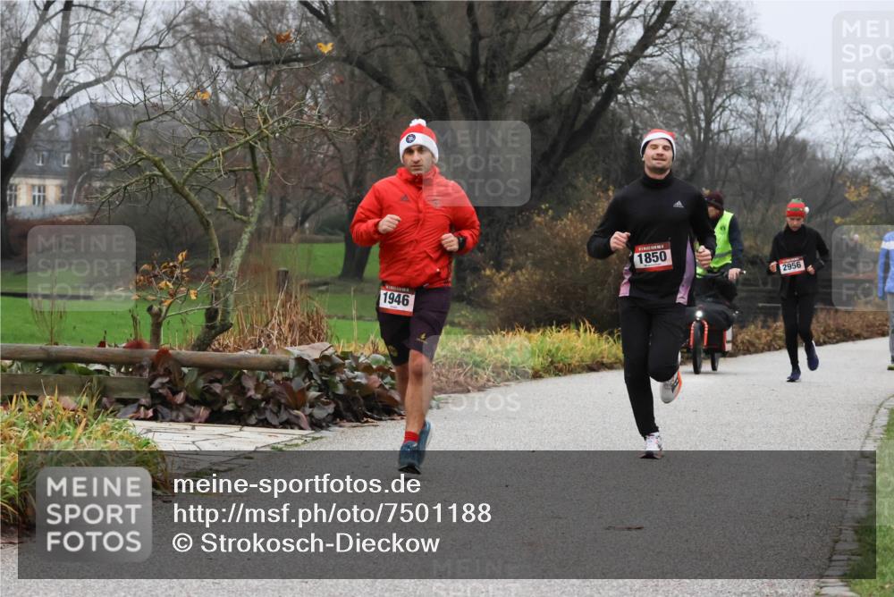 08.12.2024 - St. Pauli X-Mass-Run No. 14 Strokosch-Dieckow http://msf.ph/oto/7501188 08.12.2024 09:46:54 Laufen 1946, 1850, 2956 meine-sportfotos.de
