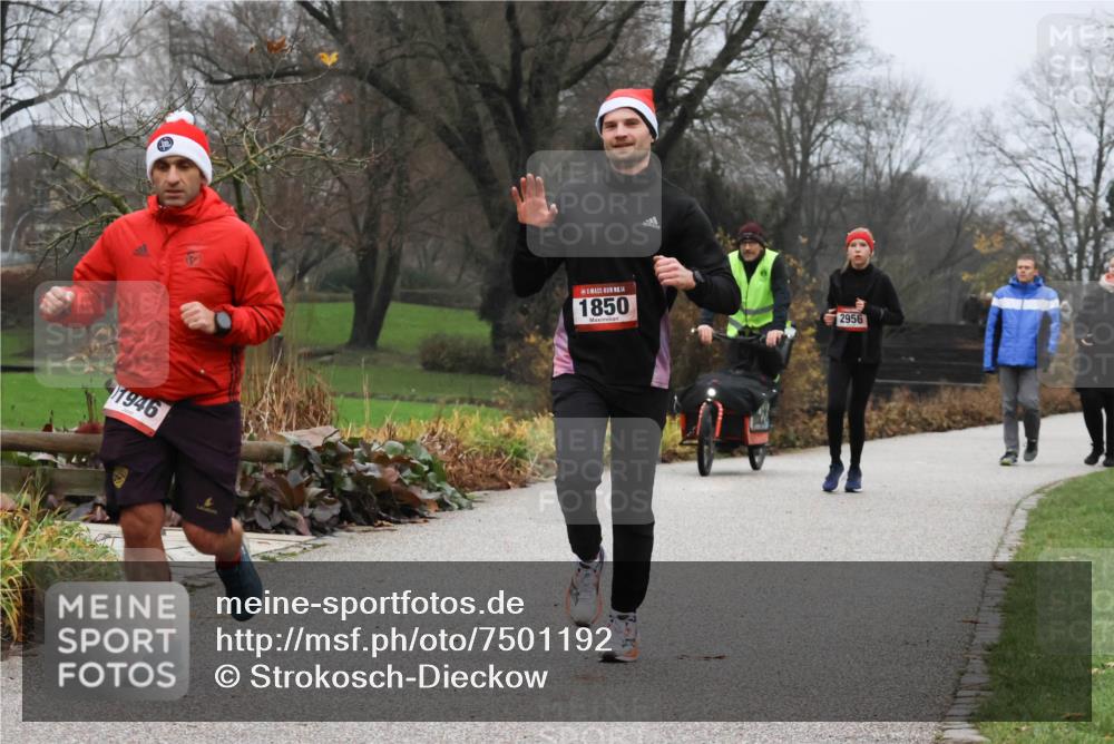 08.12.2024 - St. Pauli X-Mass-Run No. 14 Strokosch-Dieckow http://msf.ph/oto/7501192 08.12.2024 09:46:55 Laufen 1946, 14, 1850, 2956 meine-sportfotos.de