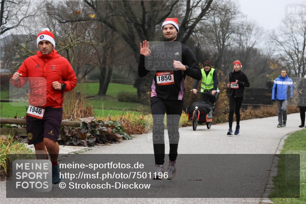 08.12.2024 - St. Pauli X-Mass-Run No. 14 Strokosch-Dieckow http://msf.ph/oto/7501196 08.12.2024 09:46:55 Laufen 1946, 14, 1850, 2956 meine-sportfotos.de