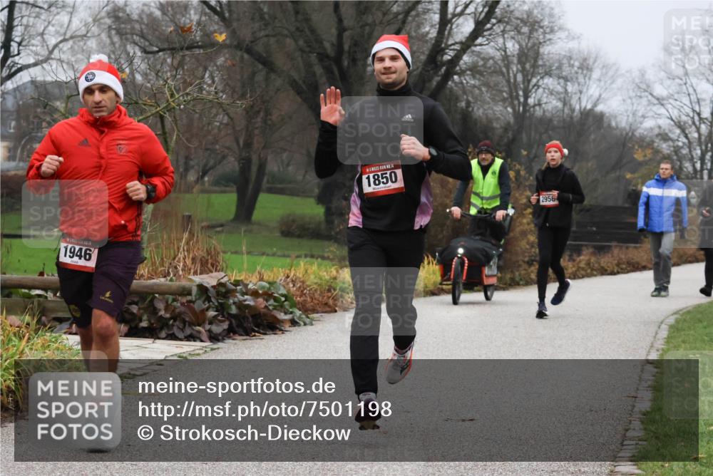 08.12.2024 - St. Pauli X-Mass-Run No. 14 Strokosch-Dieckow http://msf.ph/oto/7501198 08.12.2024 09:46:55 Laufen 1946, 14, 1850, 2956 meine-sportfotos.de