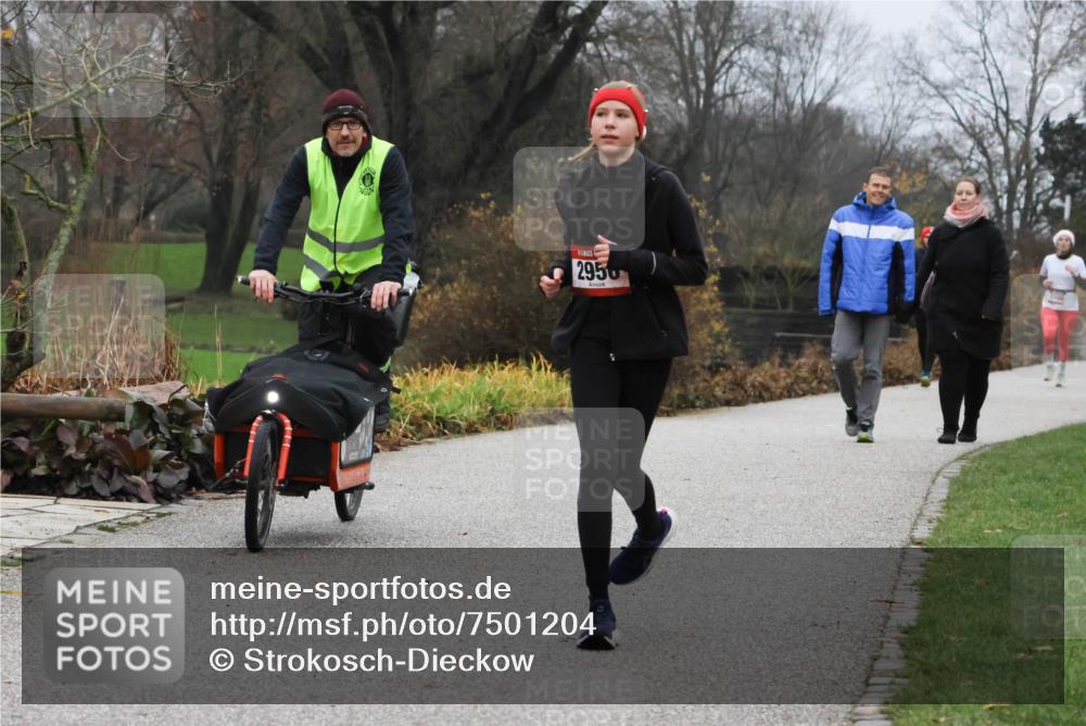 08.12.2024 - St. Pauli X-Mass-Run No. 14 Strokosch-Dieckow http://msf.ph/oto/7501204 08.12.2024 09:46:59 Laufen 2950, 1306 meine-sportfotos.de