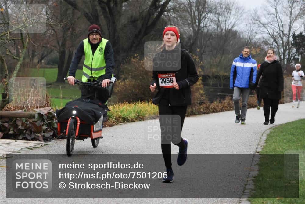 08.12.2024 - St. Pauli X-Mass-Run No. 14 Strokosch-Dieckow http://msf.ph/oto/7501206 08.12.2024 09:46:59 Laufen 14, 2956 meine-sportfotos.de