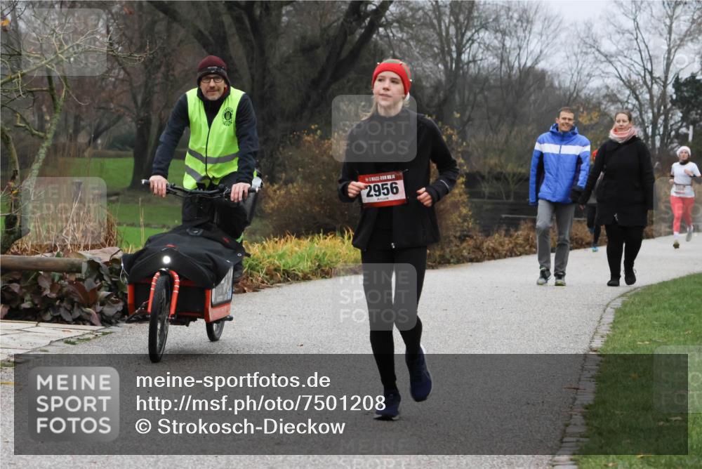 08.12.2024 - St. Pauli X-Mass-Run No. 14 Strokosch-Dieckow http://msf.ph/oto/7501208 08.12.2024 09:46:59 Laufen 14, 2956, 1500 meine-sportfotos.de