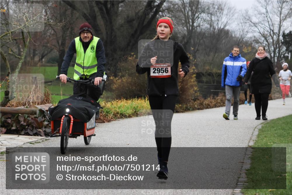 08.12.2024 - St. Pauli X-Mass-Run No. 14 Strokosch-Dieckow http://msf.ph/oto/7501214 08.12.2024 09:46:59 Laufen 14, 2956 meine-sportfotos.de