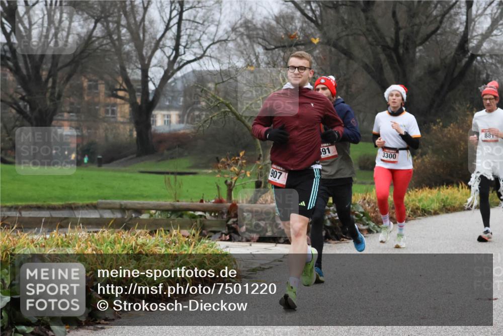 08.12.2024 - St. Pauli X-Mass-Run No. 14 Strokosch-Dieckow http://msf.ph/oto/7501220 08.12.2024 09:47:08 Laufen 907, 91, 3300, 88 meine-sportfotos.de