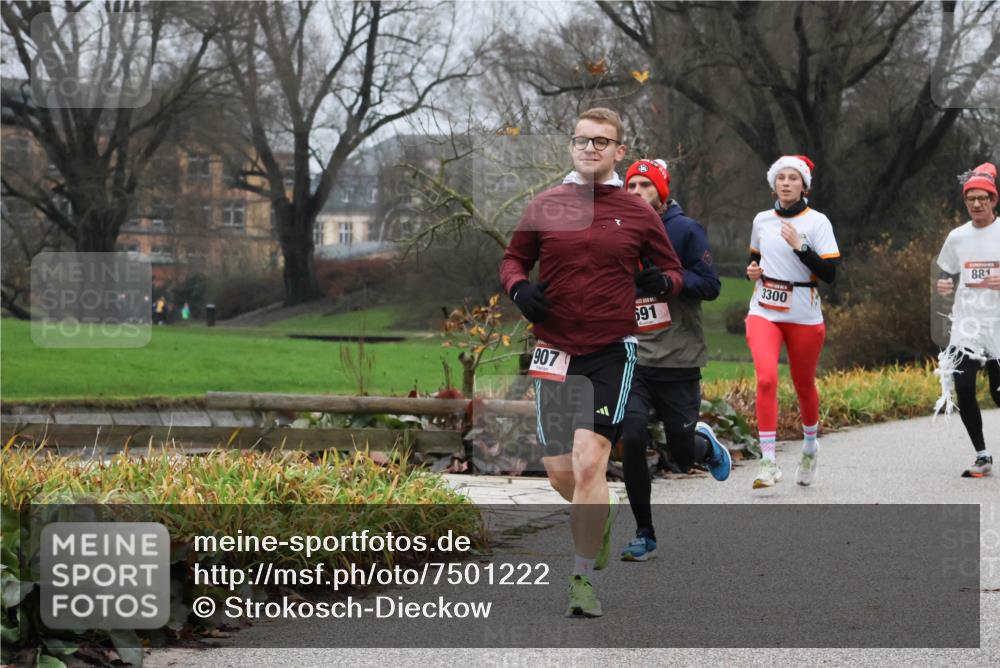 08.12.2024 - St. Pauli X-Mass-Run No. 14 Strokosch-Dieckow http://msf.ph/oto/7501222 08.12.2024 09:47:08 Laufen 907, 691, 3300, 881 meine-sportfotos.de