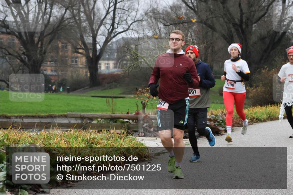 08.12.2024 - St. Pauli X-Mass-Run No. 14 Strokosch-Dieckow http://msf.ph/oto/7501225 08.12.2024 09:47:08 Laufen 907, 691, 3300, 8 meine-sportfotos.de