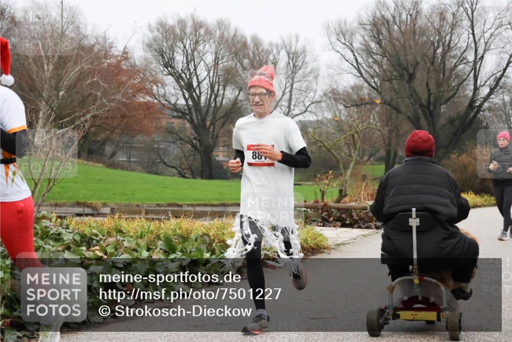 08.12.2024 - St. Pauli X-Mass-Run No. 14 Strokosch-Dieckow http://msf.ph/oto/7501227 08.12.2024 09:47:12 Laufen 88 meine-sportfotos.de