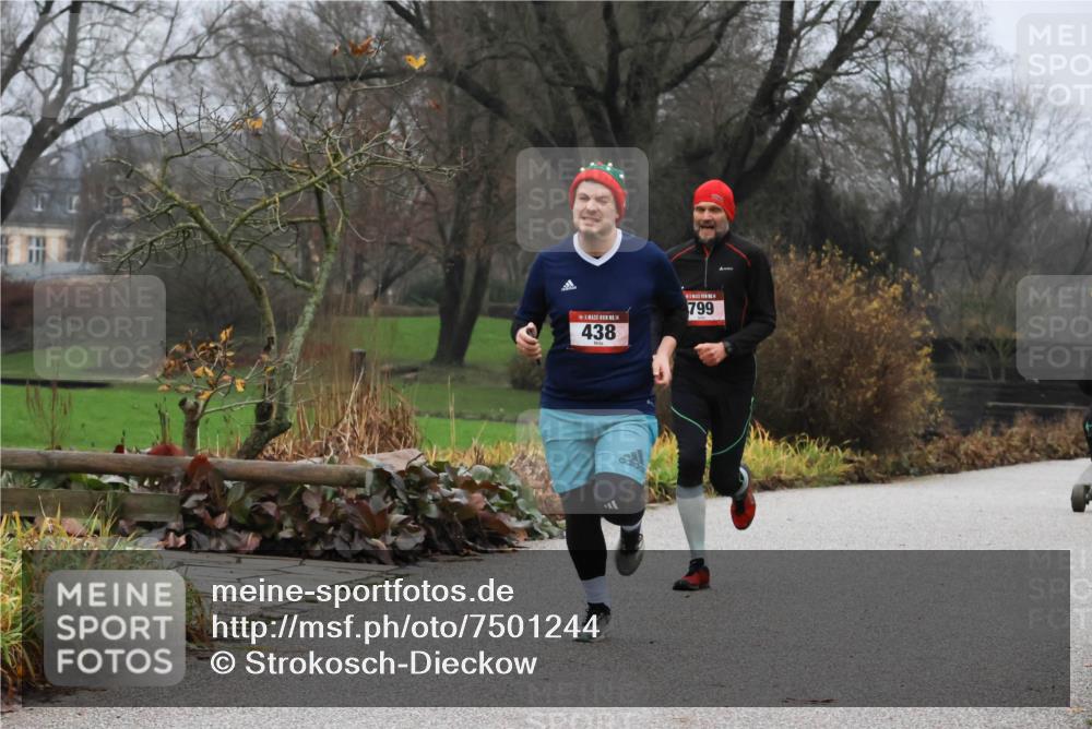 08.12.2024 - St. Pauli X-Mass-Run No. 14 Strokosch-Dieckow http://msf.ph/oto/7501244 08.12.2024 09:47:23 Laufen 14, 438, 799 meine-sportfotos.de